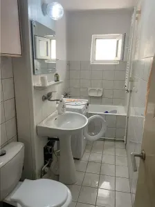 Apartament 3 camere in Focsani , zona centrala, et 2/4 , decomandat , 77 mp , liber , mobilat - foto 9