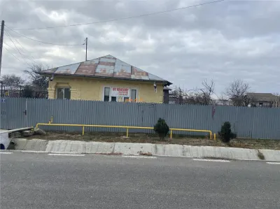 Casa formata din 2 corpuri de vanzare in sat Maluri , comuna Vulturu ,suprafata casa 100 mp , teren1400mp - foto 4