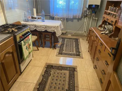 Apartament 3 camere , zona 2 Stejari , et 1/3 , 84 mp , decomandat , mobilat - foto 7