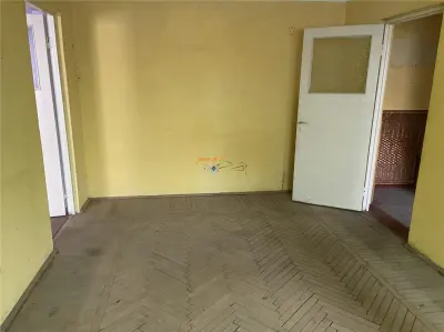Apartament 2 camere ,50 mp , cartier Gara , et 3/4 , liber - Focsani