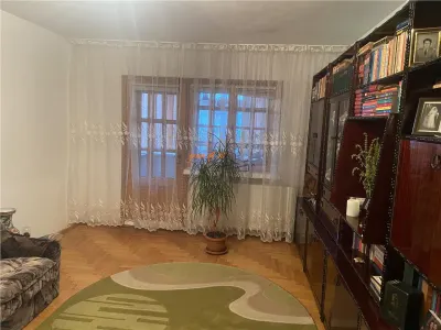 Apartament 3 camere , zona Liceul Economic - B-dul Garii, decomandat , 75 mp , mobilat - Focsani