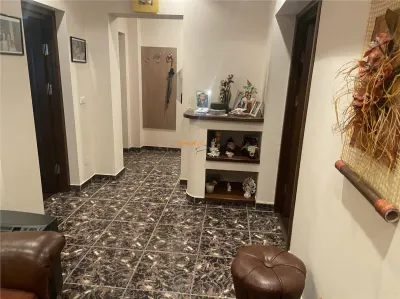 Apatament 2 camere , zona Spitalul Militar , et 1/3 , decomandat , imbunatatit , mobilat integral - Focsani