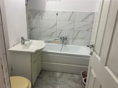 Apartament 2 camere , et 1/4 , ultracentral -Piata Moldovei , renovat , mobilat  partial - foto 6