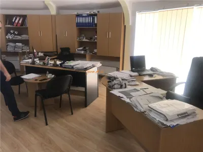 Cladire birouri  si hala , zona Golesti, suprafata teren 2365 mp - Golesti