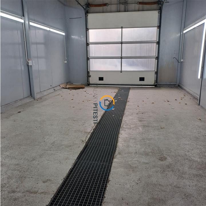 Spatiu 80 mp amplasat la bld. Fratii Golesti pretabil pentru activitati auto - Pitesti