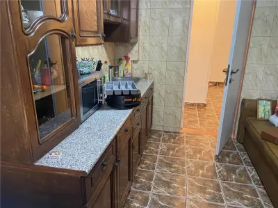 Apartament 2 camere , zona centrala - Scoala nr 10,etaj 2/8  , decomandat - foto 6