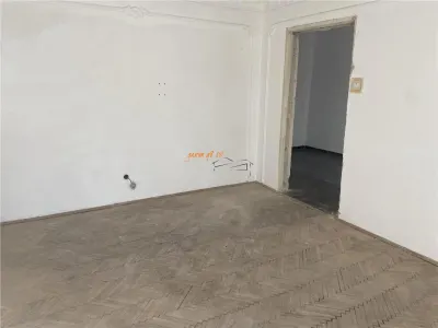 Apartament 3 camere , zona Longinescu - Gara , decomandat 70 mp , centrala termica , liber - foto 2