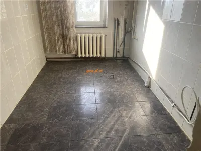 Apartament 3 camere , zona Longinescu - Gara , decomandat 70 mp , centrala termica , liber - foto 3