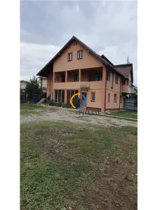 Casa 7 camere Bradu -Targ, pretabila locuinta/activitate comerciala, amplasament stradal, teren 1000 mp - Pitesti