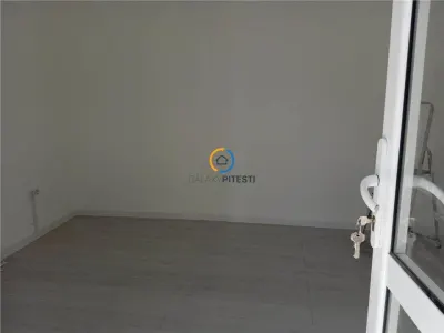 De inchiriat spatiu ultracentral 16 mp pretabil birou, service GSM, etc - foto 4