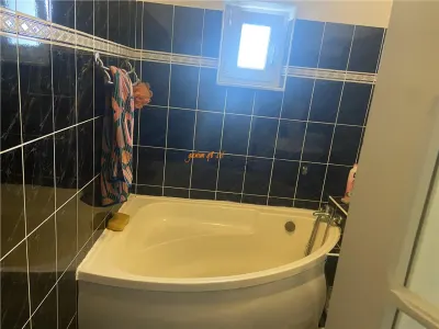 Apartament 4 camere , zona centrala -2 Stejari , decomandat , imbunatatit , mobilat - foto 11