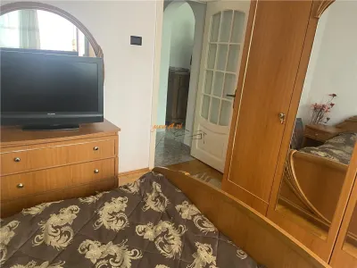 Apartament 4 camere , zona centrala -2 Stejari , decomandat , imbunatatit , mobilat - foto 14