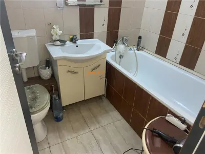 Apartament 4 camere , zona Piata Moldovei -Scoala nr 2 , decomandat 80 mp , imbunatatit , mobilat - foto 9