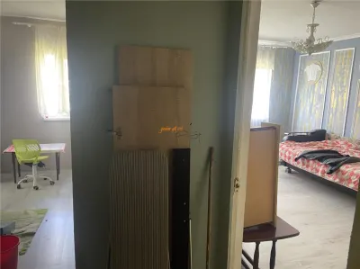 Apartament 2 camere ,etaj 1 din 4 , 54 mp, zona Inspectoratul Scolar, decomandat - foto 12