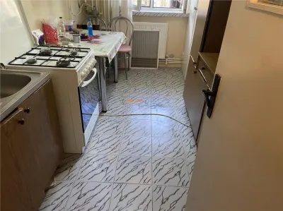 Apartament 2 camere , zona Gara -Liceul Economic , et 2/3 , 56 mp ,centrala termica proprie - foto 4