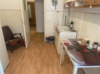 Apartament 2 camere , zona centrala - Scoala nr 10,etaj 1/8  , decomandat - foto 3