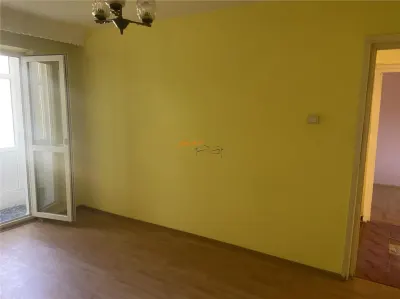 Apartament 4 camere , zona cartier Sud , et 1 , 60 mp , liber - foto 2