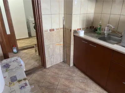Apartament 2 camere , zona Spitalul judetean , decomandat , 52 mp , liber - foto 3