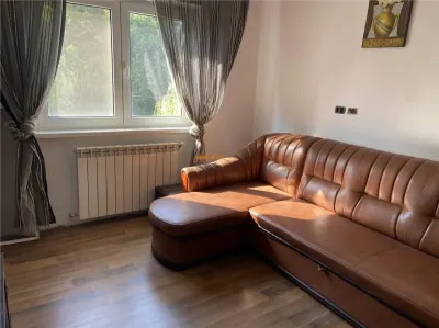 Apartament 4 camere , cartier Sud , decomandat , 58 mp , renovat , centrala termica proprie - foto 2