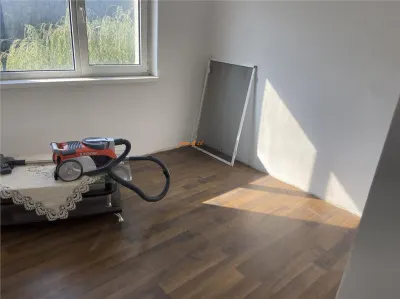 Apartament 4 camere , cartier Sud , decomandat , 58 mp , renovat , centrala termica proprie - foto 5