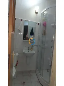 De inchiriat garsoniera Fratii Golesti cu centrala proprie - foto 6