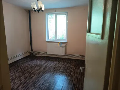 Vanzare apartament 3 camere decomandat Calea Bucuresti - Pitesti