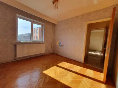 Vânzare apartament 3 camere Trivale - foto 1