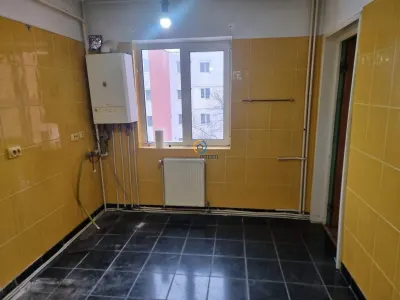 Vânzare apartament 3 camere Trivale - foto 2