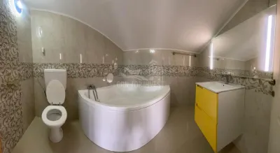 Casa cu 4 camere 3 bai si tersa in Sura Mare - foto 4
