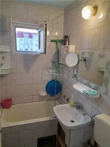 Apartament 3 camere balcon pivnita zona Vasile Aaron - foto 5