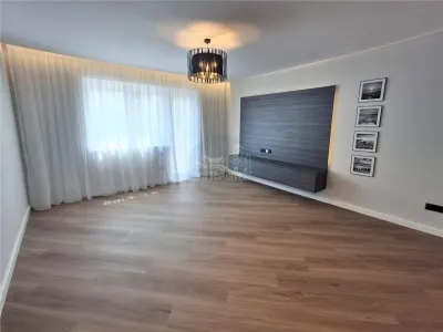 Apartament de LUX  2 camere decomandat pivnita zona Strand - foto 2