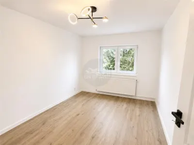 Apartament 3 camere decomandat 2 bai balcon pivnita zona Strand - Sibiu