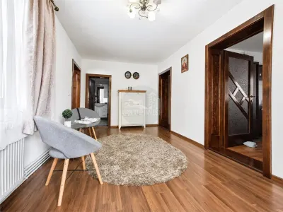 Casa individuala 6 camere pivnita 200mp curte zona Selimbar - foto 19
