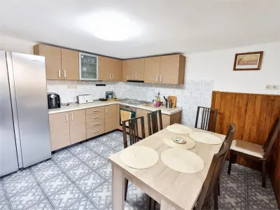 Casa individuala 6 camere pivnita 200mp curte zona Selimbar - foto 7