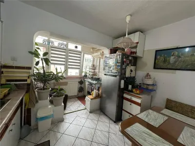 Apartament 3 camere decomandat zona Vasile Aaron - foto 11