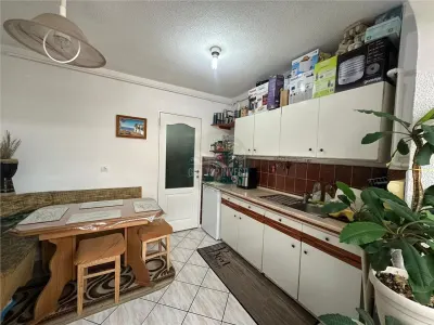 Apartament 3 camere decomandat zona Vasile Aaron - foto 10