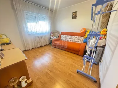 Apartament decomandat cu 2 camere zona Vasile Aaron - foto 6