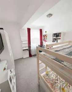 Apartament 3 camere cu balcon si pivnita in Turnisor - foto 6