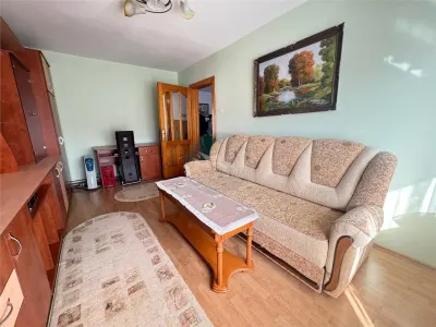 Apartament decomandat 3 camere cu 2 balcoane zona Valea Aurie - foto 2