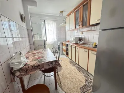 Apartament decomandat 3 camere cu 2 balcoane zona Valea Aurie - foto 9