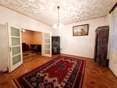Casa 4 camere pivnita curte individuala Zona Lazaret - Sibiu