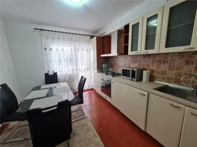Apartament 3 camere 2 bai si 2 balcoane zona Centrala - foto 2