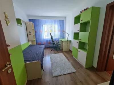 Apartament 3 camere 2 bai si 2 balcoane zona Centrala - foto 7