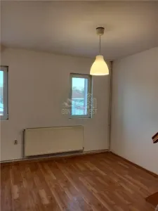 Apartament 2 camere la mansarda in zona Strand - foto 10