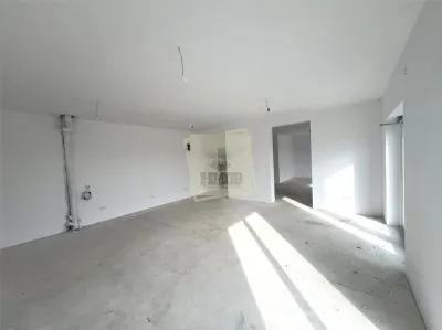 Spatiu comercial 71 mpu cu vitrina stradala 12 ml 2 parcari pe Doamna Stanca - Selimbar