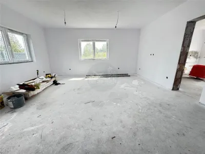 Casa individuala 4 camere 2 bai si teren de 265 mp in Sura Mica - foto 16