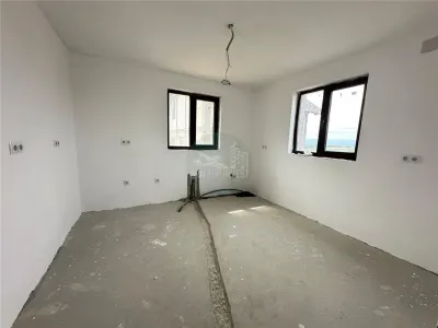 Casa individuala 4 camere terasa garaj curte 500mp Sura Mare - foto 4