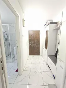 Garsoniera moderna cu pivnita zona Lazaret - foto 17