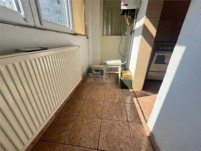 Apartament 2 camere decomandat balcon pivnita zona Vasile Aaron - foto 8
