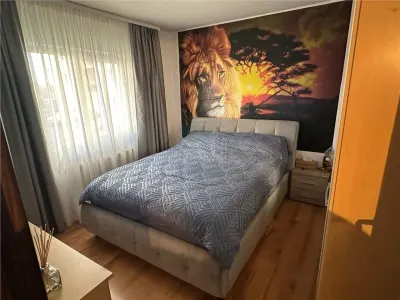 Apartament 3 camere decomandat 2 bai pivnita zona Turnisor - foto 2